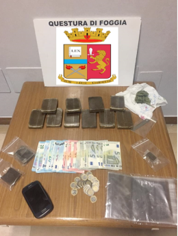 Foggia, Vico Cutino: un chilo di hashish sotto le tegole di un tetto