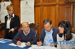Elezioni provinciali, Palazzo Dogana animato come ai vecchi tempi: sfilano 59 sindaci e 749 consiglieri comunali per eleggere il nuovo Presidente