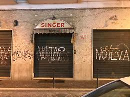 Foggia, la sede del M5S imbrattata di ignoranza