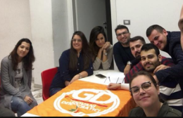 Solidarietà dei Giovani del PD ai 5 Stelle per la sede vandalizzata: «è ora che in politica abbassiamo, tutti, i toni»