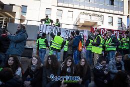 Potenza, studenti in piazza: vogliono andare a votare