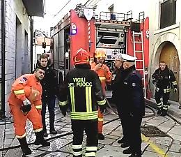 La morte del 26enne disabile a San Giovanni per un incendio indigna il sindaco Cascavilla: «Subito il distaccamento dei Vigili del Fuoco»