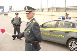 Cerignola, la finanza perquisisce le abitazioni dell'assessore Bufano e del dirigente Izzillo