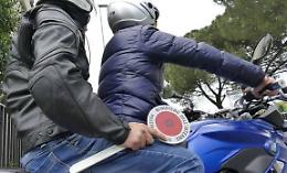 Uno spacciava droga, all'altro non piacevano i servizi sociali: pizzicati dai Falchi della Polizia 