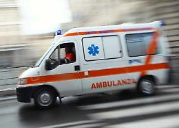 In sette contro un albero tra Cerignola e Trinitapoli, due sono gravi