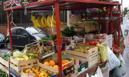 Foggia, la Polizia Locale sequestra 5 quintali di frutta e verdura vendute illecitamente