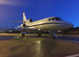 Bimba di due anni in pericolo di vita trasportata a Pisa a bordo di un Falcon