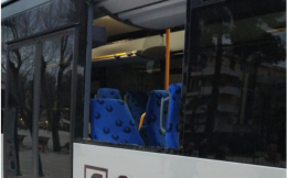 La Carapelle incivile: sassaiola contro autobus 