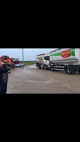 Foggia: tocca cavi elettrici, muore autotrasportatore