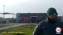 Borgo Mezzanone, abbattimento dei presidi dell'illegalità nel campo abusivo di migranti