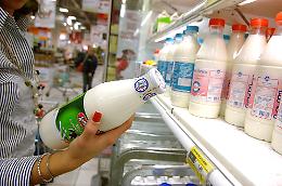 Nell'Italia vittima dell'inflazione un litro di latte costa quanto un litro di benzina 