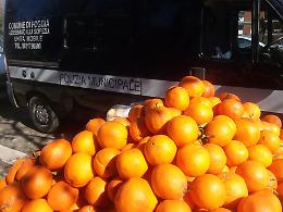 Abusivismo commerciale: sequestrati 3 quintali e mezzo di frutta e verdura 