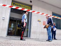 Orta Nova, banditi armati di taglierino rapinano ufficio postale 