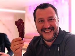 A Salvini piace il crusco: foto con il peperone da oltre 7mila like