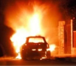 Cerignola e Manfredonia, notte di paura: due auto in fiamme 