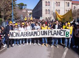 Gli studenti lucani manifestano per la giustizia climatica: "Salvare il pianeta"