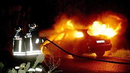 Foggia, in fiamme auto avvocato: distrutte anche altre due auto 