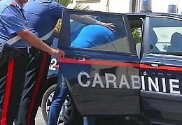 Montescaglioso, si barrica in casa e tenta di lanciarsi dalla finestra con la nipote