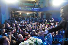 Ma tu guarda quanta gente di sinistra a fare la corte a Matteo Salvini