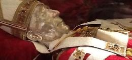Oggi, 19 maggio, si celebra San Celestino V: il Papa eremita, molisano, del "gran rifiuto" catturato a Vieste
