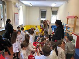 L'istituto San Giuseppe in visita visita alla Biblioteca dei Ragazzi: la povertà educativa si contrasta con i libri
