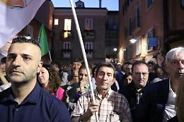 Potenza al ballottaggio: domani si vota. L'entusiasmo in piazza Duca della Verdura per Guarente