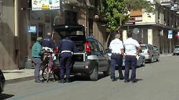 Mercatino illegale su via Podgora:  polizia locale lo fa chiudere 