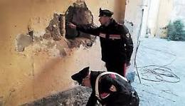 Foggia, banda del buco in azione: svaligiati deposito asilo e merceria 
