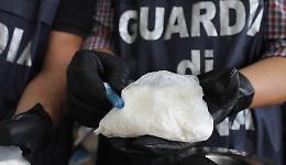 Beccato in auto con cocaina: arrestato 38enne