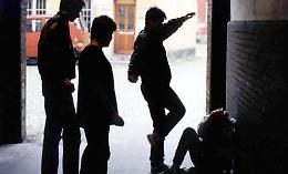 Giardini Pantanella, baby gang terrorizza ragazzini: 14enne finisce in ospedale 