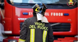 Via Napoli: incendio distrugge deposito cantiere edile