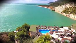 Sigilli della GdF ad alcune strutture di "Villa Scapone", tra Mattinata e Vieste