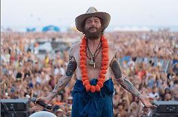 Droga e magliette contraffatte, al concerto di Jovanotti a Policoro la Gdf scopre un sottofondo di illegalità