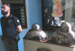 Rubano articoli teatrali a Foggia e li smerciano sulle bancarelle di Manfredonia