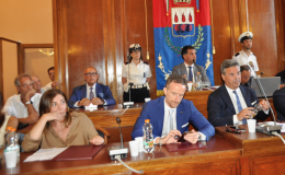 Niente colpi di sole per la maggioranza di Landella al ritorno dalle ferie: compatta approva il bilancio del Comune di Foggia