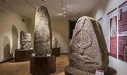 "Dialoghi con Uomini di Pietra", in mostra a Matera l'enigma delle statue-Menhir 