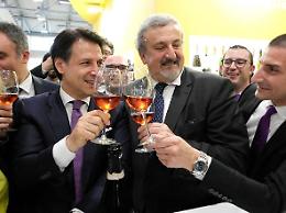 Tra Emiliano e Conte piange il telefono (per un'ora e mezza) senza sciogliere il gelo nel campo largo