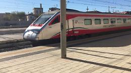 Corto circuito sul Frecciargento Lecce-Roma all'altezza di Foggia: solo tanto spavento
