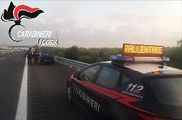 Fuga da film in autostrada, senza patente, di due giovani foggiani fermati dai Carabinieri