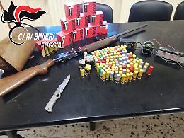 Fa il cacciatore di frodo con gli uccelli, i Carabinieri di San Severo lo arrestano: aveva anche un fucile rubato