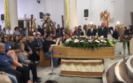 I funerali di Filomena Bruno ad Orta Nova, il parroco: «Uccisa da Caino in preda alle sue passioni»