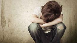Ragazzino macedone barbaramente maltrattato e picchiato dal padre con la complicità della zia