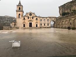 Maltempo, Il ministro Costa alle Regioni: «I fondi per la messa in sicurezza ci sono, vanno spesi». 