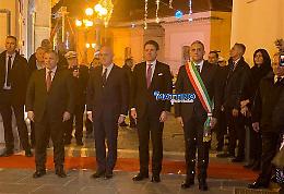 Conte accende una Candela per il Governo: «Non cadrà sul Mes»