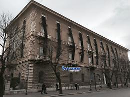 Gli studenti vestono a lutto l'Accademia di Belle Arti di Foggia: stanchi di essere trattati come Cenerentola dal Miur