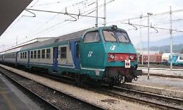 Raid vandalico sul treno regionale Bari-Foggia, fermato dalla Polizia gruppo di ragazzini baresi