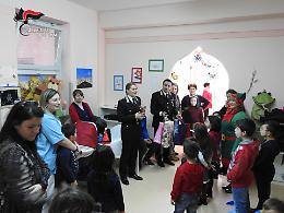 Villa d'Agri, i carabinieri portano la gioia del Natale nel reparto di Pediatria