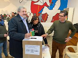 Il centrosinistra sceglie Emiliano per le regionali: vola oltre il 75% degli 80 mila votanti