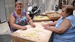 Le orecchiette di Nunzia Caputo, del borgo antico di Bari, diventano un caso internazionale: il New York Times le vuole nel suo travel show