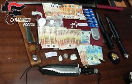 Droga, soldi, katana e pugnali: a San Giovanni Rotondo i carabinieri arrestano un macedone e un albanese